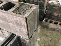 正在统一复式凹凸榫槽形成井字形毗连